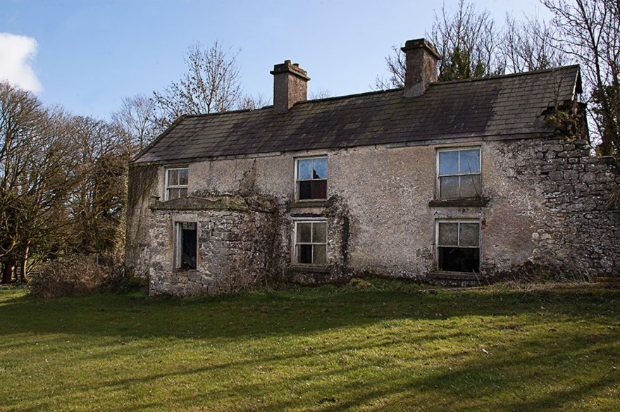 Farmhouse - Forsaken Ireland