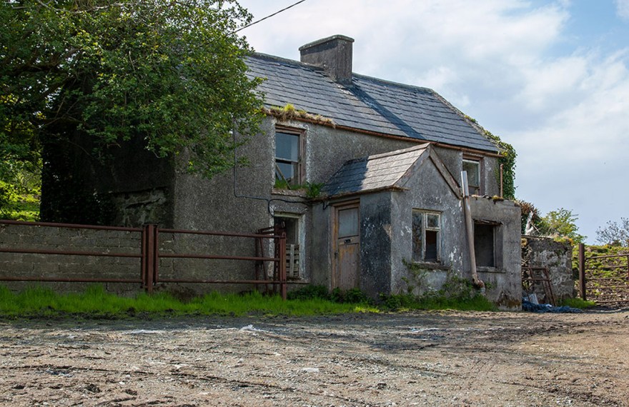 Farmhouse - Forsaken Ireland